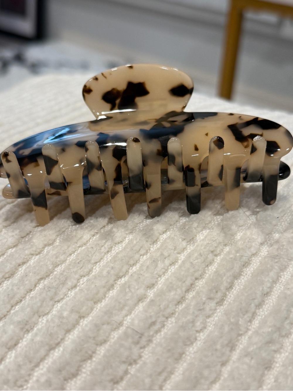 NWT PARKE Light Tortoise Claw Clip | Oversized Hair Clip | Tortoiseshell - Picture 6 of 16